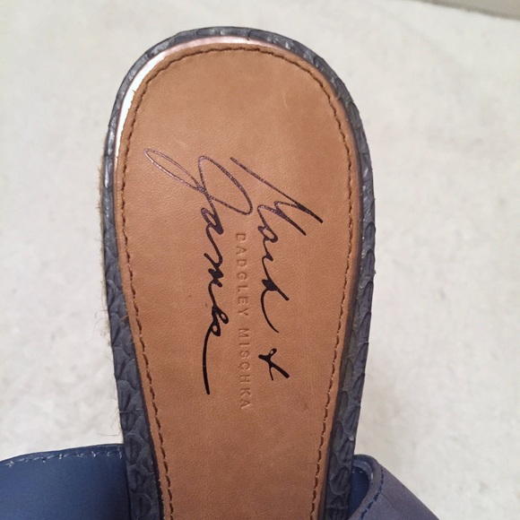 Badgley Mischka suede espadrille slingback wedges - Picture 5 of 8